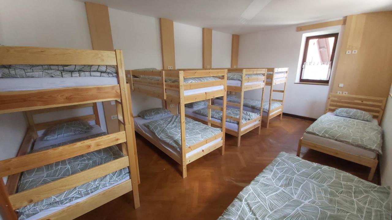 Hostel In Picerija Spajza モイストラナ エクステリア 写真