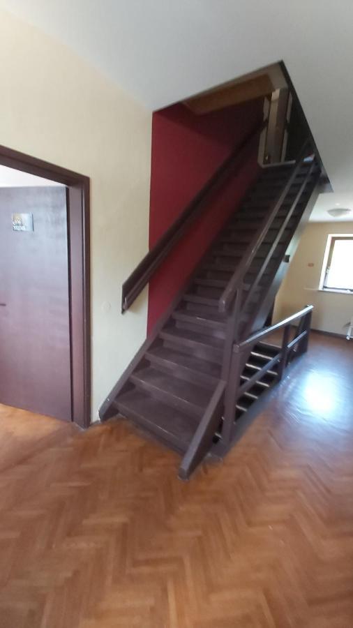 Hostel In Picerija Spajza モイストラナ エクステリア 写真