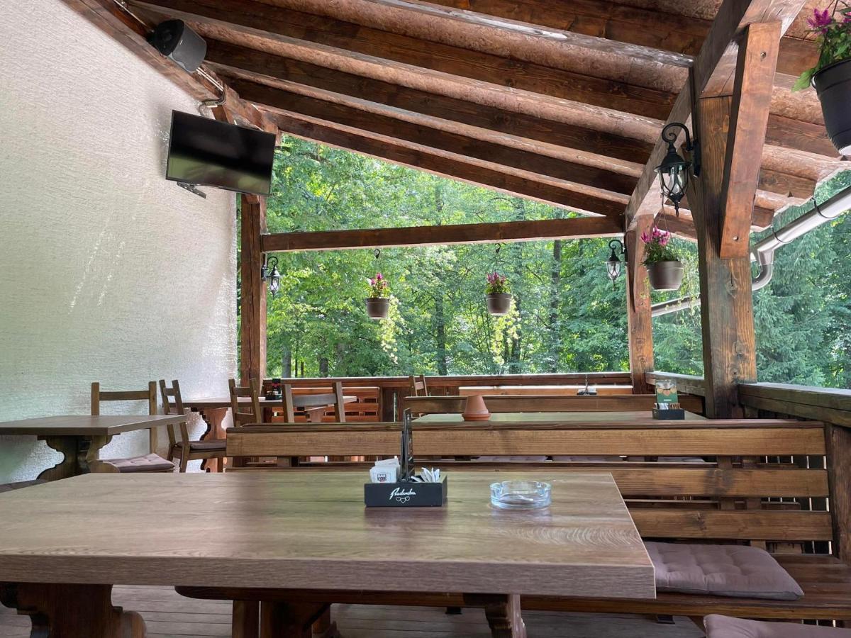 Hostel In Picerija Spajza モイストラナ エクステリア 写真