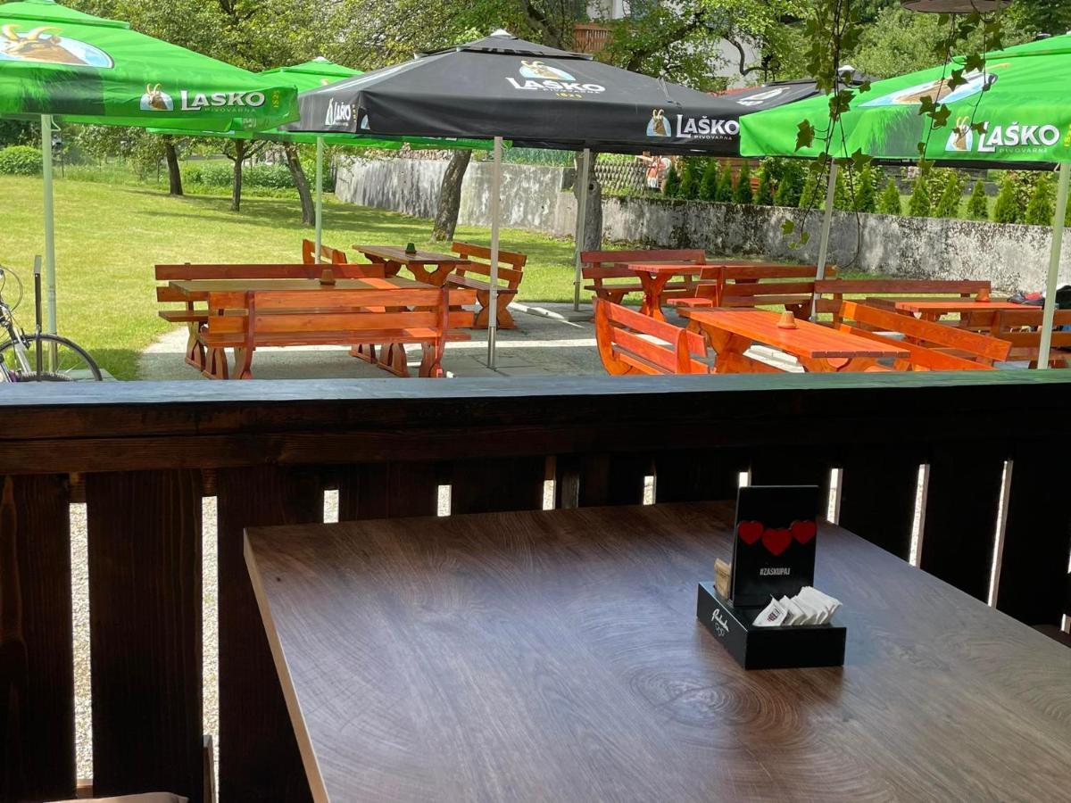 Hostel In Picerija Spajza モイストラナ エクステリア 写真