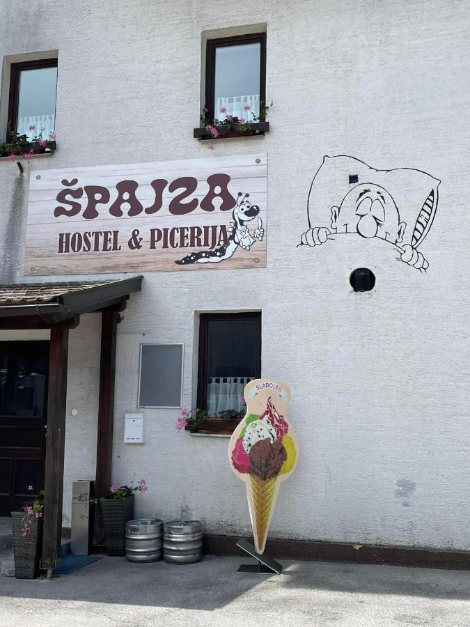 Hostel In Picerija Spajza モイストラナ エクステリア 写真