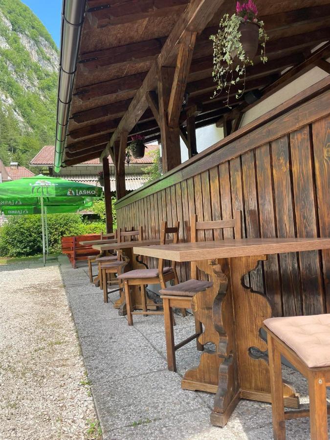 Hostel In Picerija Spajza モイストラナ エクステリア 写真