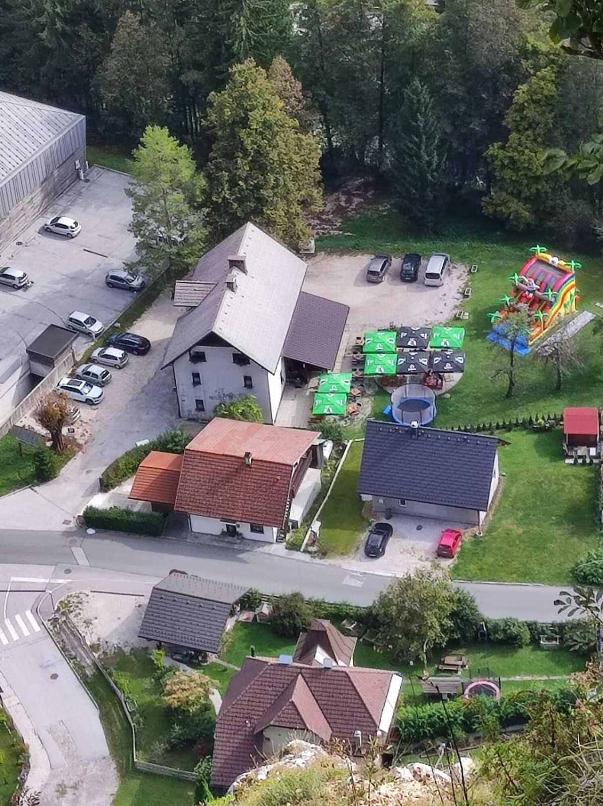 Hostel In Picerija Spajza モイストラナ エクステリア 写真